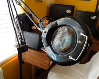 Tensor magnifying lamp