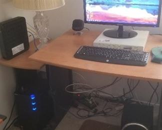 Acer Aspire computer and Samsung monitor. Seems to work nicely