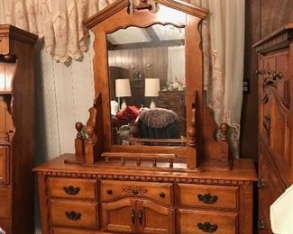 Dresser with Hutch style Mirror