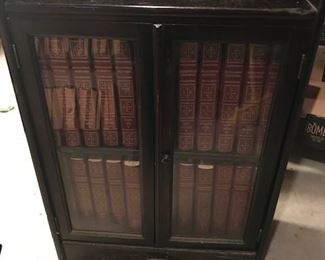 Great Vintage Little Mahogany 2-door glass bookcase