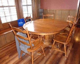 dining table w/leaf & 5 chairs