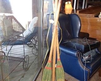 love this floor lamp