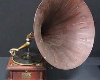 Victor Talking Machine Company Victrola Model V To IV Phonograph Player With Spearpoint Wood Horn, Pre-1926, Still Operates