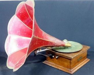 Standard Talking Machine Co Style X Phonograph Player With Flower Horn