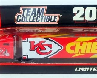 Kansas City Chiefs NFL Team Collectible 2001 Limited Edition 1:80 Scale Diecast Tractor Trailer In Box
