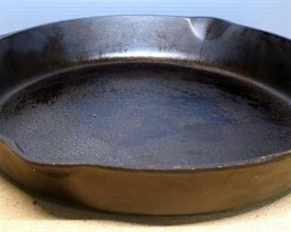 Lodge Cast Iron Skillet No. 14 With Heat Ring