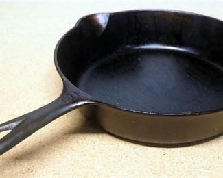 Griswold Cast Iron Skillet No. 5
