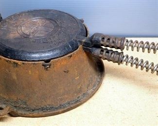 Griswold Cast Iron American Waffle Maker No. 8 With Base