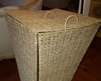 Large storage basket / hamper