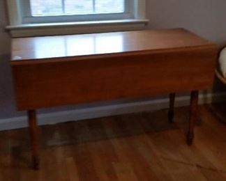Maple drop leaf table $100