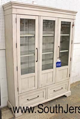  NEW “Klaussner Furniture TY Collection” Country Farm Style Distressed 2 Door 2 Drawer Lighted and Dimming Cabinet

Auction Estimate $300-$600 – Located Inside 
