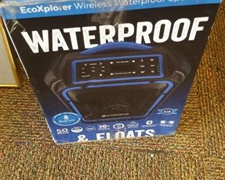 Wireless water proof Speakers  with floats