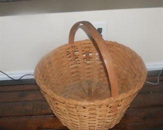 VINTAGE SPLIT OAK BASKET.