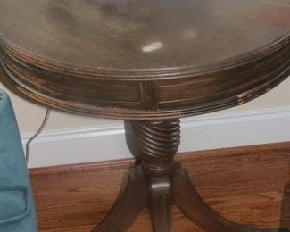 VINTAGE DRUM TABLE.