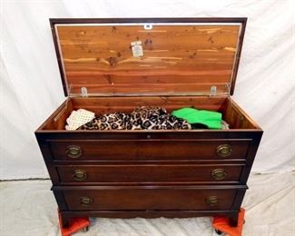 VIEW 2 W/ CIDAR LINING, BOTTOM DRAWER 