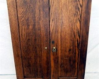 19X32 WHITE VAN GLAHN OAK MEDICAL CABINET 