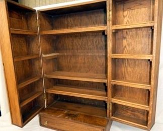 VIEW 3 MEDICAL CAB. W/ TRIFOLD DOORS 