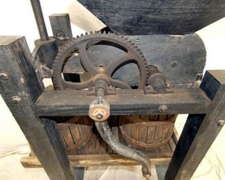 VIEW 2 CLOSEUP PRIM. CIDAR W/ ORIG. HAND CRANK 