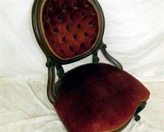 WALNUT VICT. HIP CHAIR 