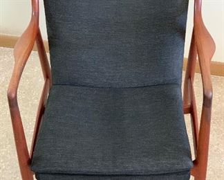 Finn Juhl NV45 Niels Vodder Danish Modern Chair #1 Black Vintage ORIGINAL	33x27x27in	HxWxD
