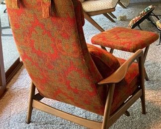 Mid-Century Modern Folke Ohlsson  Reclining Lounge Chair w/ Ottoman	40x30x30in	HxWxD
