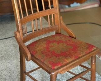 4pc Antique American Chairs	41x17x18in   Seat Height: 19in	HxWxD
