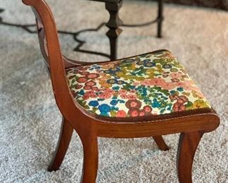 4pc Mahogany Duncan Phyfe Style Slope Chairs 32x18x21in seat height: 17.5in HxWxD