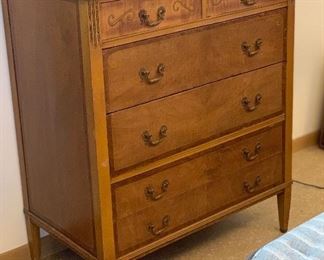 Antique  Dresser 6-Drawer	45x38x22in	HxWxD
