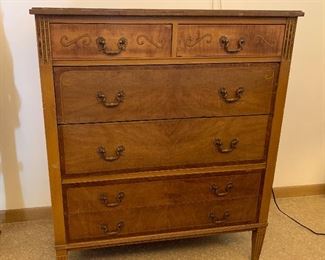 Antique  Dresser 6-Drawer	45x38x22in	HxWxD
