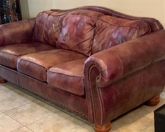 La-Z-Boy Leather Nailhead Sofa/Couch	37x90x41in	
