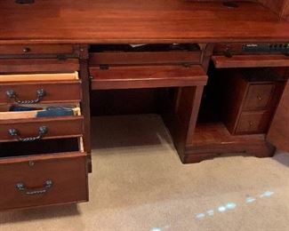 Aspen Cherrywood Computer Desk w/ Hutch	80.5x67x24in	HxWxD
