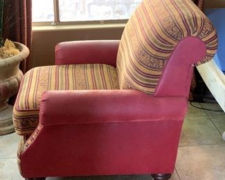 Faux Lizard Southwest Geneva Chair w/ Ottoman	42x42x42 Ottoman: 18x38x26in	HxWxD
