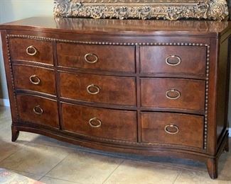 Universal Furniture Burlwood 9-Drawer Dresser	39x68x21in	HxWxD
