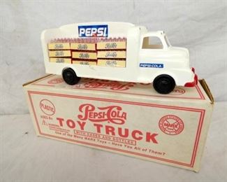 VIEW 3 MARX PEPSI TRUCK W/ BOX AND CRATE