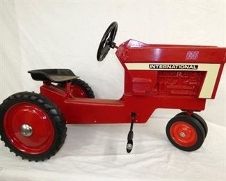 INTERNATIONAL PEDAL TRACTOR 