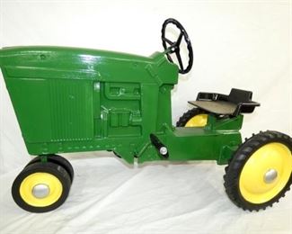 VIEW 2 OTHERSIDE JD #20 PEDAL TRACTOR 