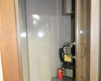 VIEW 2 W/ PAYPHONE INSIDE 