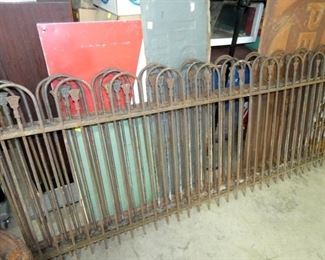 VIEW 3 (4PC.) 90X38 IRON FENCING 