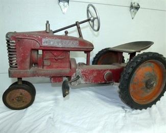 VIEW 2 OTHERSIDE FARMALL  "H" SMALL 