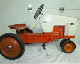 1970 ERTL CASE "1070" PEDAL TRACTOR 