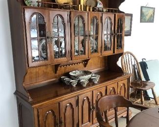 Mid-Century two piece Thomasville hutch/china cabinet