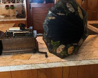 Edison phonograph with Morning Glory horn