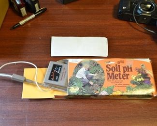 PLL # 83 - Vintage Soil PH Meter $10