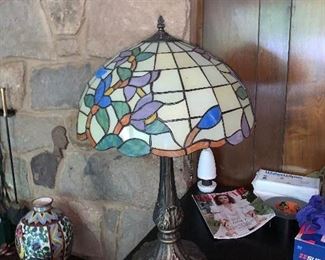 PLL #147 "Tiffany Style" Stained Glass Table Lamp $75