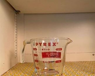 PLL # 220 Pyrex Measuring Cup @ $2 