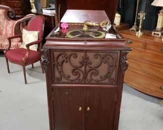 Brunswick "Ultona" Solid Wood Case Victrola (Works)