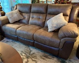 2018 MANUAL DOUBLE RECLINING LEATHER SOFA -$750