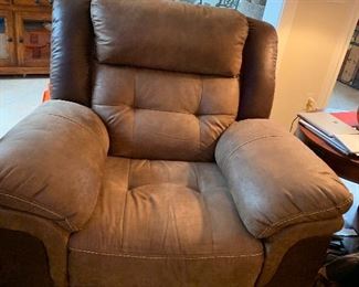 COMFY ROCKING RECLINER LEATHER CHAIR $325( PRICE REDUCTION-$275) ( REDUCED ~ $200)