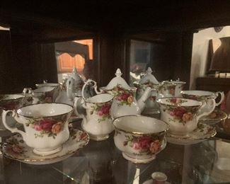 TEA FOR TWO! ROYAL ALBERT OLD COUNTRY ROSES TEA POT, CREAMER, SUGAR, TWO CUPS AD SAUCERS ~ $160
