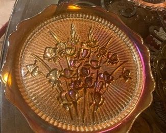 MARIGOLD CARNIVAL GLASS FLORAL BOUQUET PLATE $22